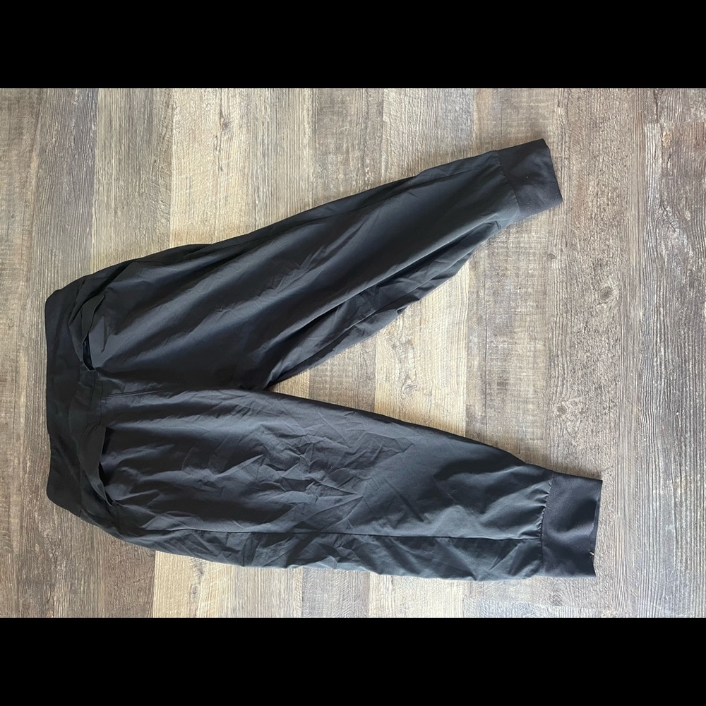 Athlete cropped joggers